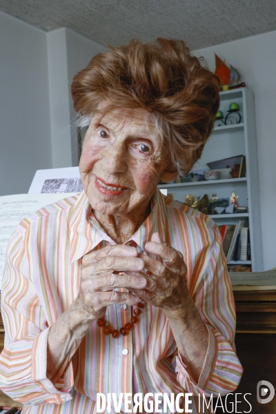 Colette maze pianiste sort un nouveau disque a 109 ans