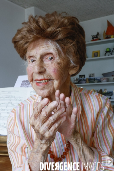 Colette maze pianiste sort un nouveau disque a 109 ans