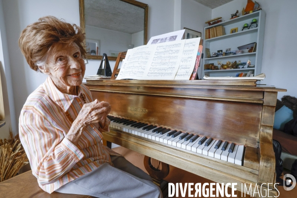 Colette maze pianiste sort un nouveau disque a 109 ans