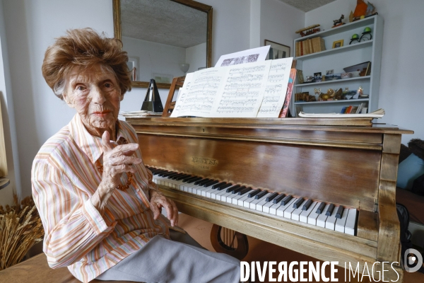 Colette maze pianiste sort un nouveau disque a 109 ans