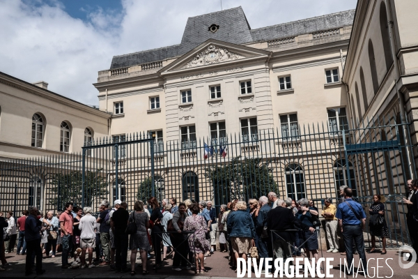 Rassemblement de soutient aux maires agresses 