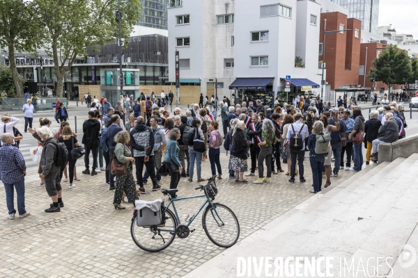 Rassemblement devant la mairie de Montreuil contre les violences urbaines