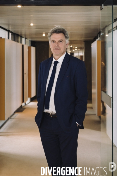 Portrait de fabien roussel, secrétaire national du parti communiste français.