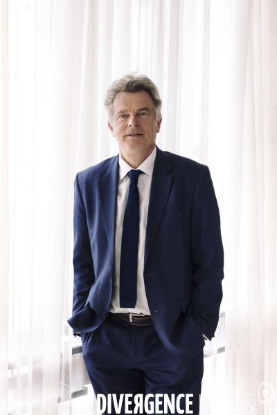 Portrait de fabien roussel, secrétaire national du parti communiste français.
