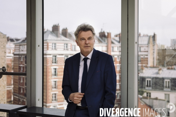 Portrait de fabien roussel, secrétaire national du parti communiste français.