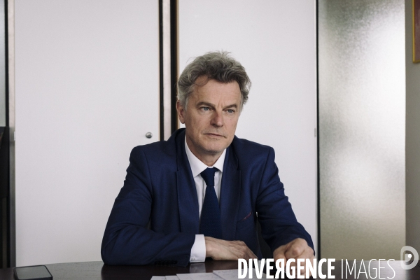Portrait de fabien roussel, secrétaire national du parti communiste français.