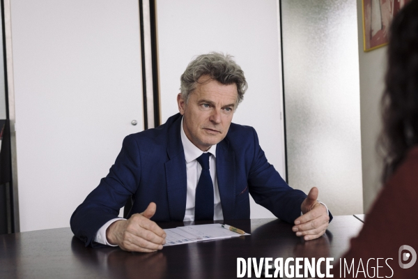Portrait de fabien roussel, secrétaire national du parti communiste français.