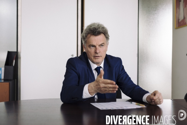 Portrait de fabien roussel, secrétaire national du parti communiste français.