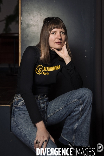 Portrait de mathilde caillard alias «mc danse pour le climat», militante et activiste pour le climat.