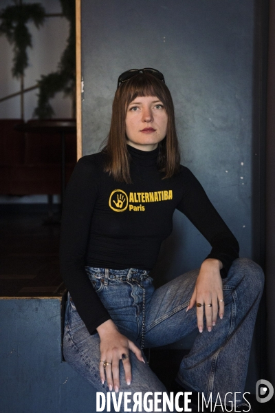 Portrait de mathilde caillard alias «mc danse pour le climat», militante et activiste pour le climat.