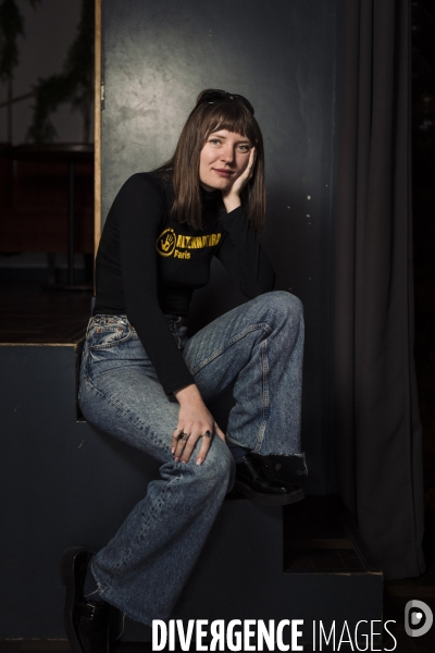Portrait de mathilde caillard alias «mc danse pour le climat», militante et activiste pour le climat.