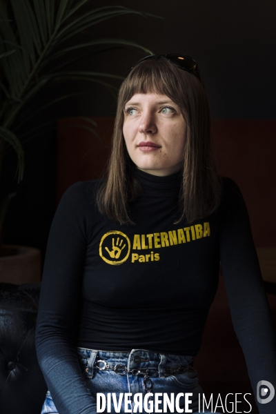 Portrait de mathilde caillard alias «mc danse pour le climat», militante et activiste pour le climat.