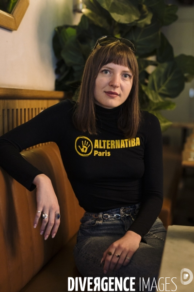 Portrait de mathilde caillard alias «mc danse pour le climat», militante et activiste pour le climat.