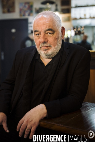 Portrait de philippe jaenada, écrivain.