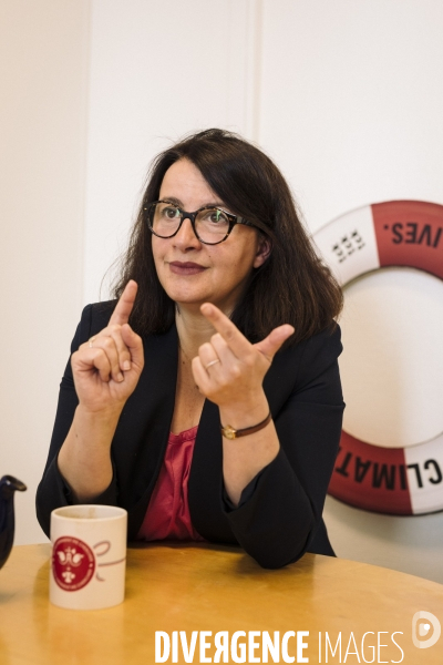 Portrait de cécile duflot, directrice générale de l ong oxfam france.