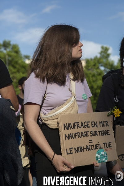 Hommage aux victimes du naufrage en Grèce. 