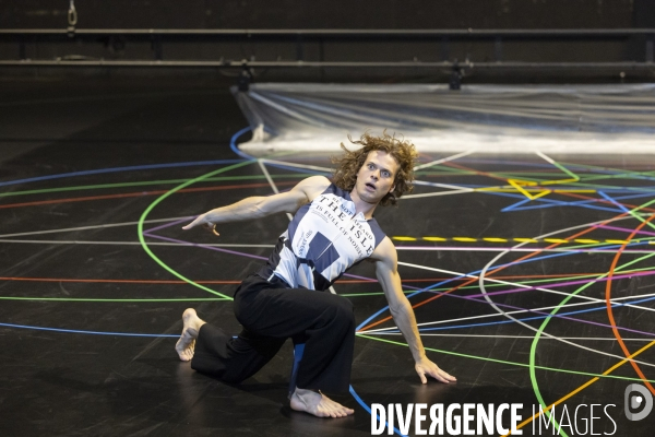 EXIT ABOVE after the tempest de Anne Teresa De Keersmaeker