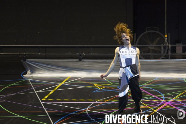 EXIT ABOVE after the tempest de Anne Teresa De Keersmaeker