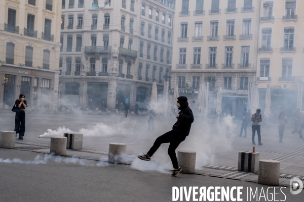 Nuit d emeute à Vaulx-en-Velin et Lyon après la mort de Nahel.