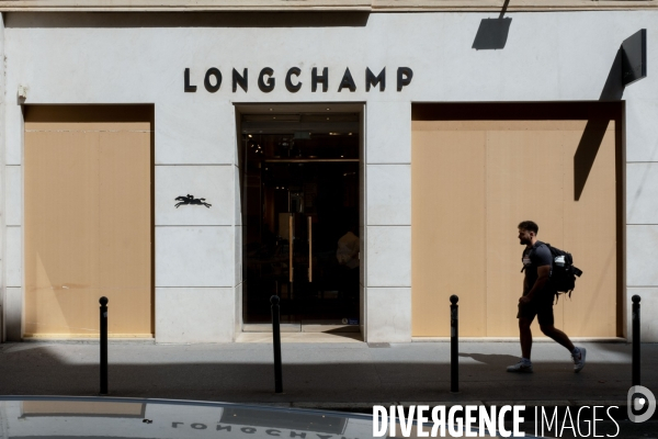 Lyon : Devantures de magasins protégées suite aux emeutes après la mort de Nahel.