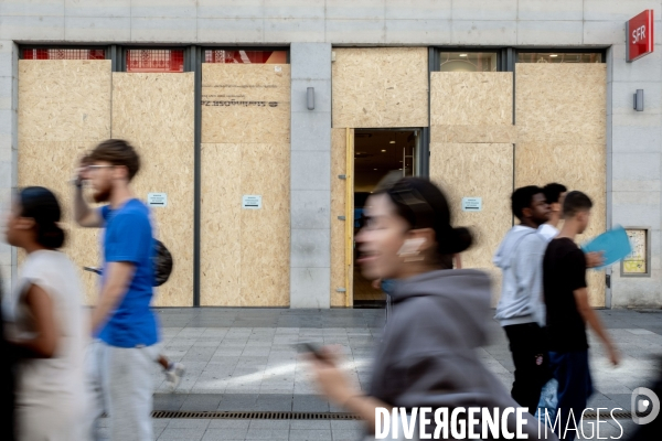 Lyon : Devantures de magasins protégées suite aux emeutes après la mort de Nahel.