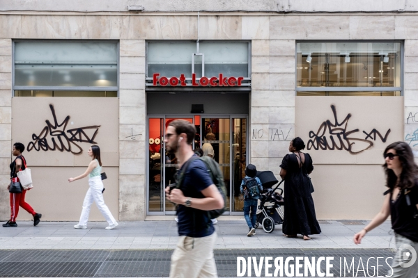 Lyon : Devantures de magasins protégées suite aux emeutes après la mort de Nahel.