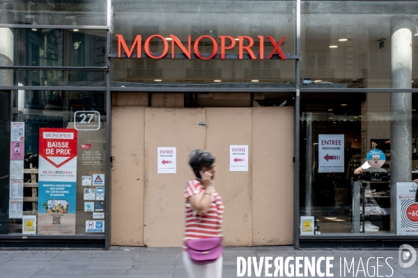 Lyon : Devantures de magasins protégées suite aux emeutes après la mort de Nahel.