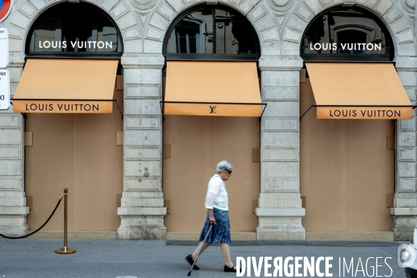 Lyon : Devantures de magasins protégées suite aux emeutes après la mort de Nahel.