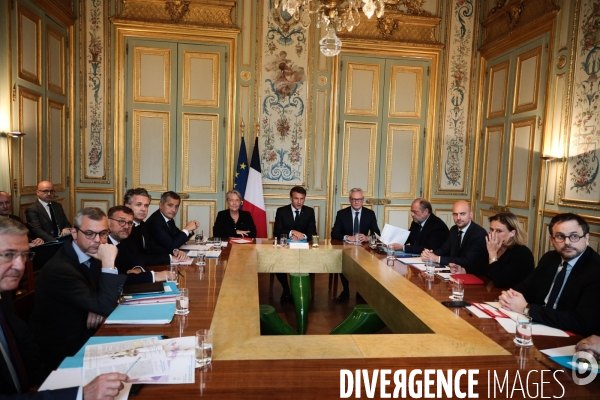 Cellule de crise a l elysee 