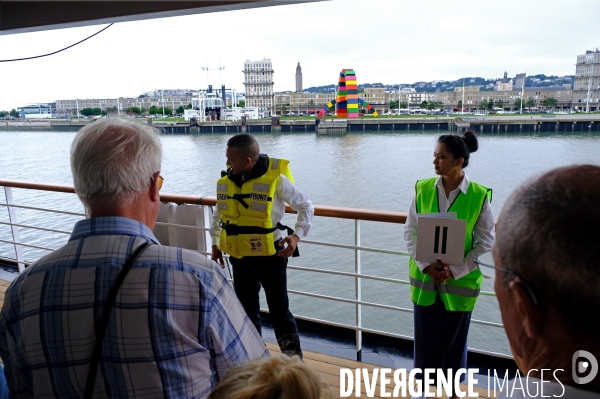 Croisiére inaugurale du Renaissance, paquebot de l armateur français CFC