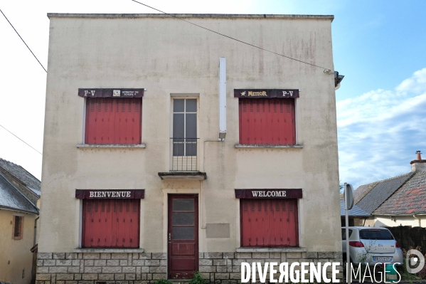 Fermeture des commerces de proximité en province