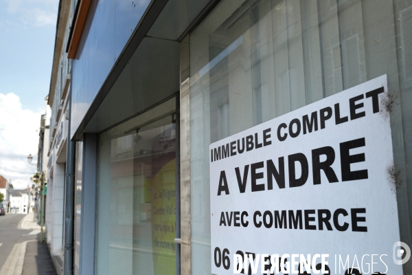 Fermeture des commerces de proximité en province