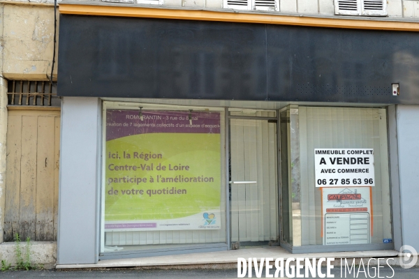 Fermeture des commerces de proximité en province