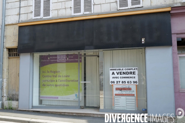 Fermeture des commerces de proximité en province