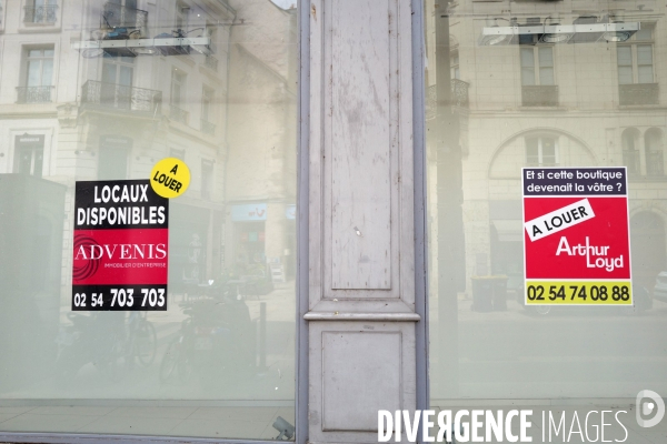 Fermeture des commerces de proximité en province