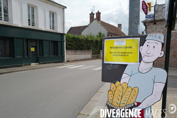 Fermeture des commerces de proximité en province