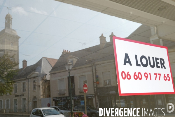 Fermeture des commerces de proximité en province