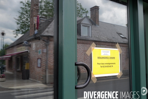 Fermeture des commerces de proximité en province