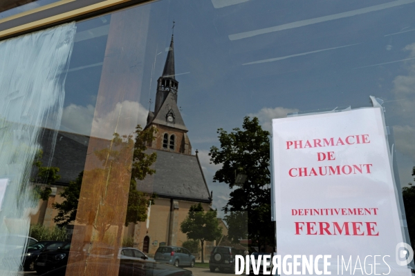 Fermeture des commerces de proximité en province