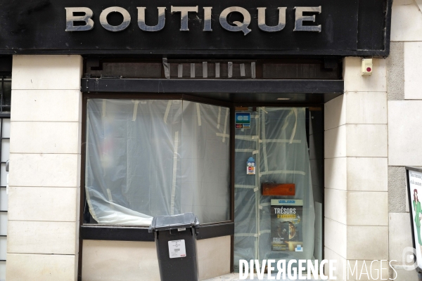Fermeture des commerces de proximité en province