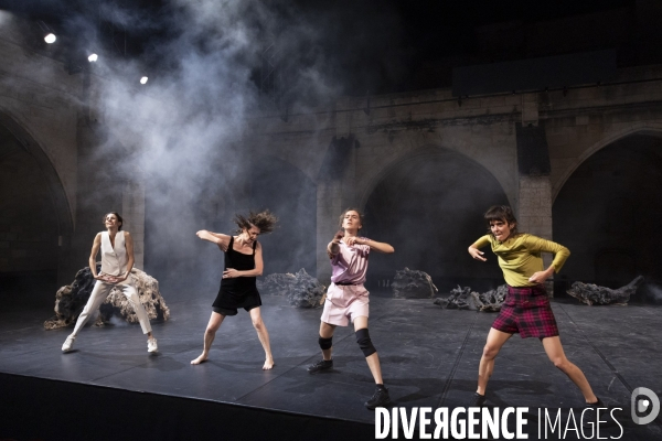 BLACK LIGHTS de  Mathilde Monnier