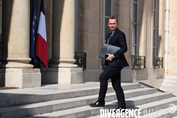 Conseil des ministres du nouveau gouvernement borne