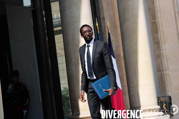 Conseil des ministres du nouveau gouvernement borne