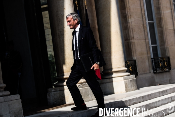Conseil des ministres du nouveau gouvernement borne