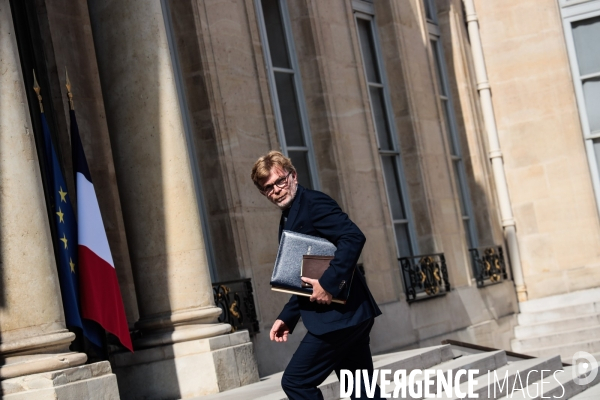 Conseil des ministres du nouveau gouvernement borne