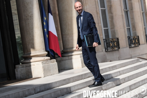 Conseil des ministres du nouveau gouvernement borne