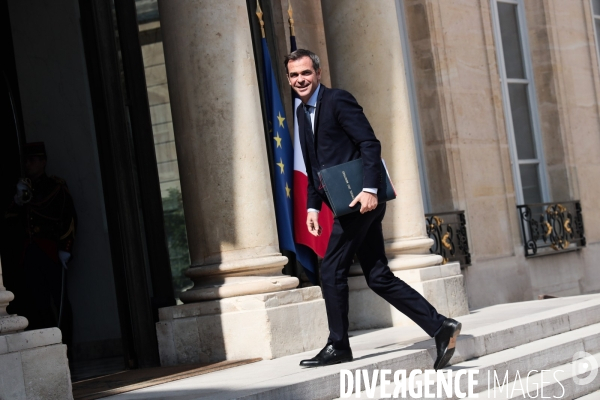 Conseil des ministres du nouveau gouvernement borne