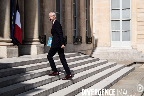 Conseil des ministres du nouveau gouvernement borne