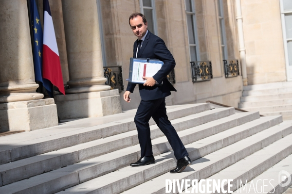 Conseil des ministres du nouveau gouvernement borne