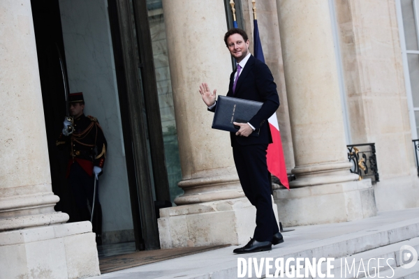 Conseil des ministres du nouveau gouvernement borne